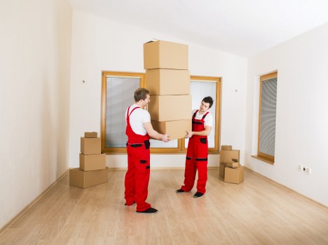 A man and van team handling flat and house moves in Twickenham